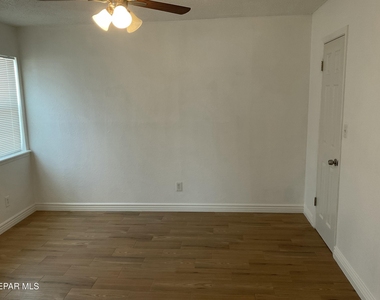 335 Flynn Drive - Photo Thumbnail 22