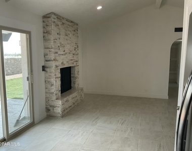 335 Flynn Drive - Photo Thumbnail 14