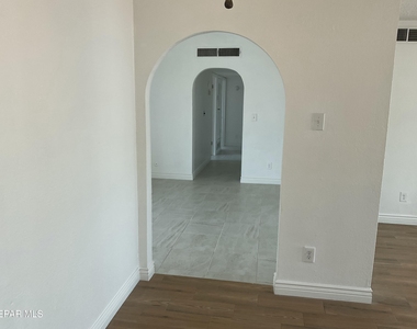 335 Flynn Drive - Photo Thumbnail 6