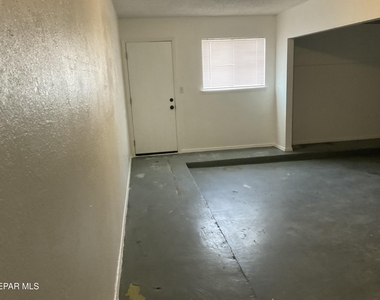 335 Flynn Drive - Photo Thumbnail 32
