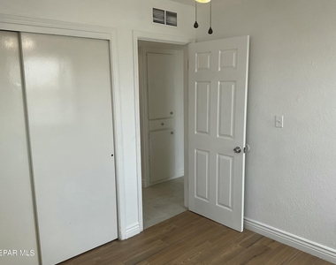 335 Flynn Drive - Photo Thumbnail 21
