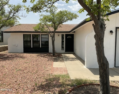 335 Flynn Drive - Photo Thumbnail 2