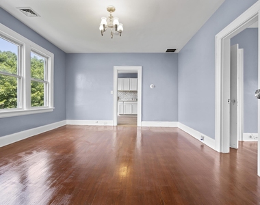 1105 Main Street - Photo Thumbnail 4