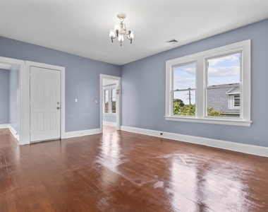 1105 Main Street - Photo Thumbnail 6