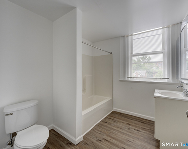111 Franklin Square - Photo Thumbnail 16