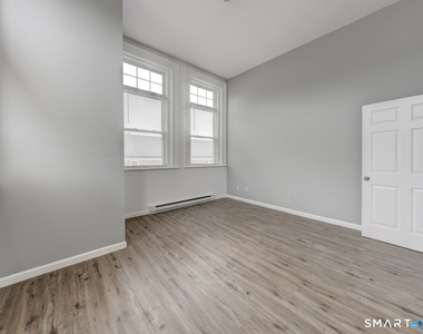 111 Franklin Square - Photo Thumbnail 13