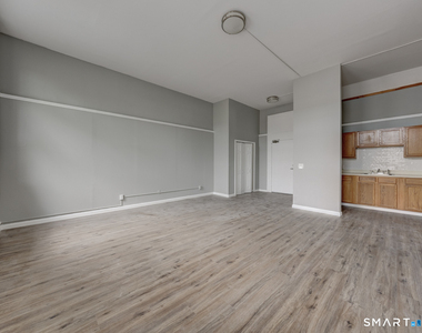 111 Franklin Square - Photo Thumbnail 8