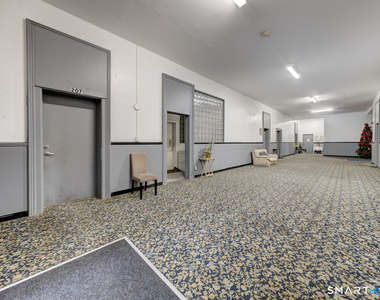 111 Franklin Square - Photo Thumbnail 4