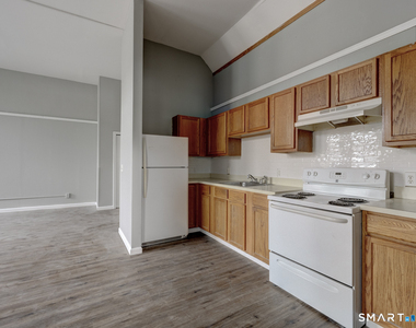 111 Franklin Square - Photo Thumbnail 5