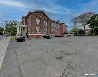 111 Franklin Square - Photo Thumbnail 3