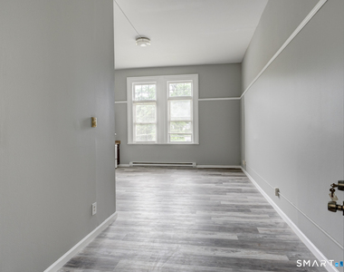 111 Franklin Square - Photo Thumbnail 9