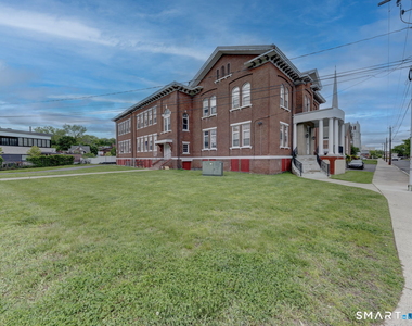 111 Franklin Square - Photo Thumbnail 2