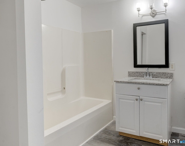 111 Franklin Square - Photo Thumbnail 14