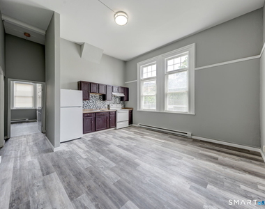 111 Franklin Square - Photo Thumbnail 6
