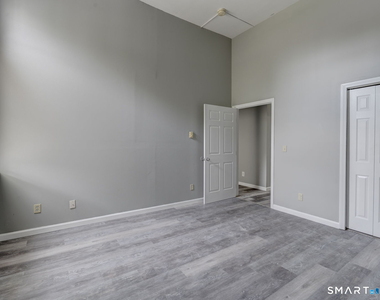 111 Franklin Square - Photo Thumbnail 8