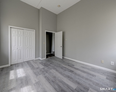 111 Franklin Square - Photo Thumbnail 9