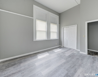 111 Franklin Square - Photo Thumbnail 13