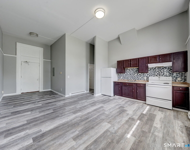 111 Franklin Square - Photo Thumbnail 4