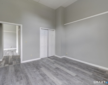 111 Franklin Square - Photo Thumbnail 11