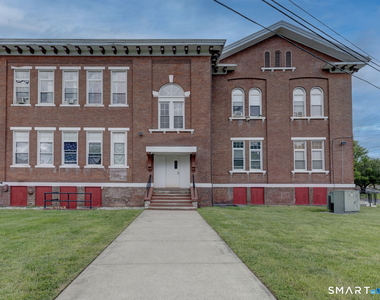 111 Franklin Square - Photo Thumbnail 1