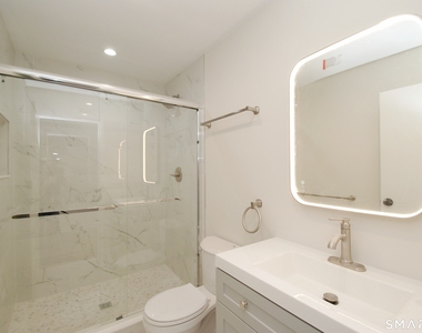 306 Courtland Avenue - Photo Thumbnail 5