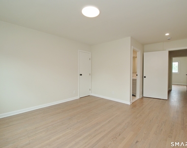 306 Courtland Avenue - Photo Thumbnail 4
