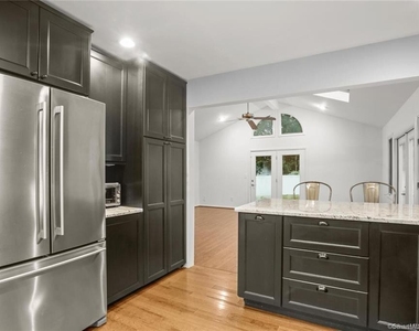 10 Harvann Road - Photo Thumbnail 8
