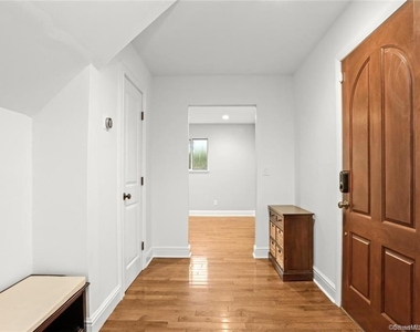10 Harvann Road - Photo Thumbnail 3