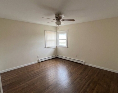 200 Robin Street - Photo Thumbnail 8