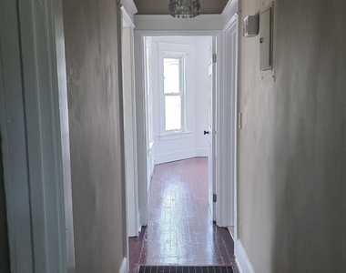38 Homestead Avenue - Photo Thumbnail 4