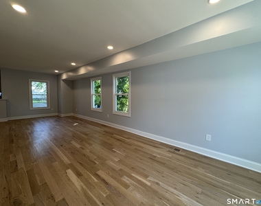 251 Main Street - Photo Thumbnail 2