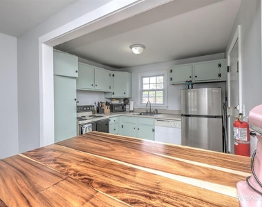 1254 Farmington Avenue - Photo Thumbnail 8
