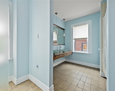 330 Main Street - Photo Thumbnail 18