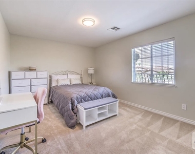4737 Barcelona Ridge Court - Photo Thumbnail 22