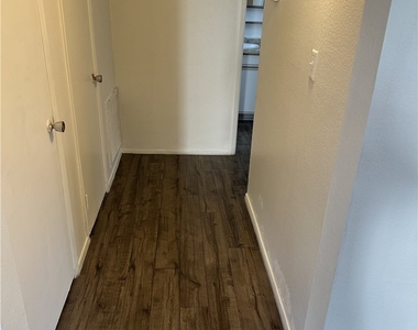 5808 Bromley Avenue - Photo Thumbnail 4
