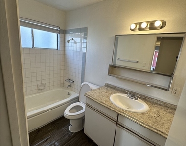 5808 Bromley Avenue - Photo Thumbnail 2
