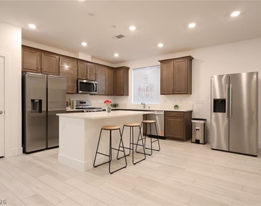 10212 Altavia Rock Street - Photo Thumbnail 4