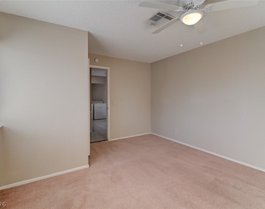 824 Hedge Way - Photo Thumbnail 7