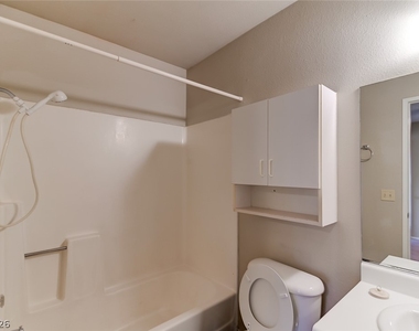 824 Hedge Way - Photo Thumbnail 6
