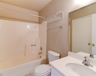824 Hedge Way - Photo Thumbnail 3