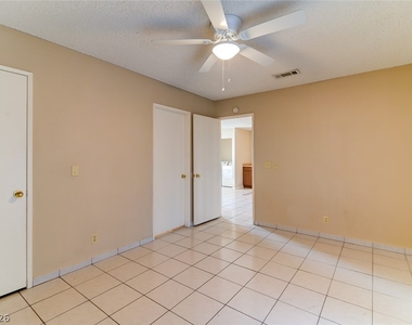 824 Hedge Way - Photo Thumbnail 2