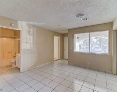 824 Hedge Way - Photo Thumbnail 10