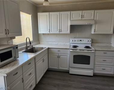4624 Evergreen Place - Photo Thumbnail 9