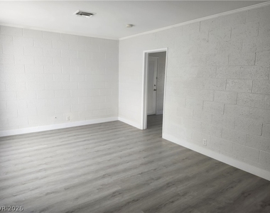 4624 Evergreen Place - Photo Thumbnail 12