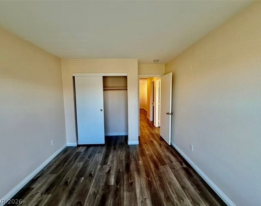 9137 Wine Cellar Avenue - Photo Thumbnail 12