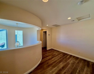 9137 Wine Cellar Avenue - Photo Thumbnail 7
