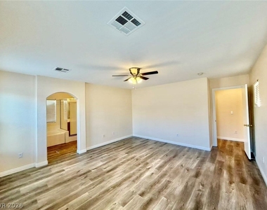 9137 Wine Cellar Avenue - Photo Thumbnail 16