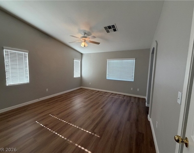 2139 Meadow Green Avenue - Photo Thumbnail 15
