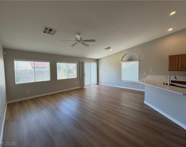 2139 Meadow Green Avenue - Photo Thumbnail 6