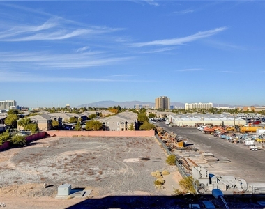 2715 W Pebble Road - Photo Thumbnail 33